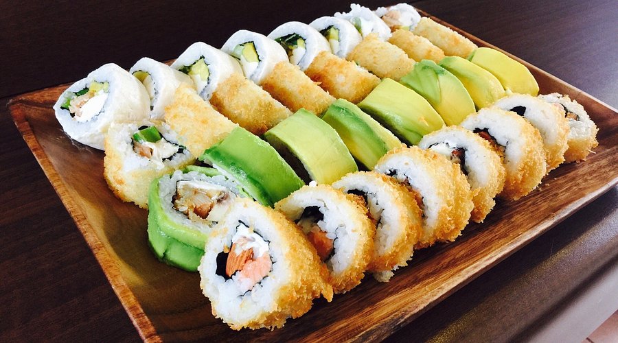 Các Nhà Hàng Sushi Nha Trang "Cực Phẩm," Thu Hút Thực Khách