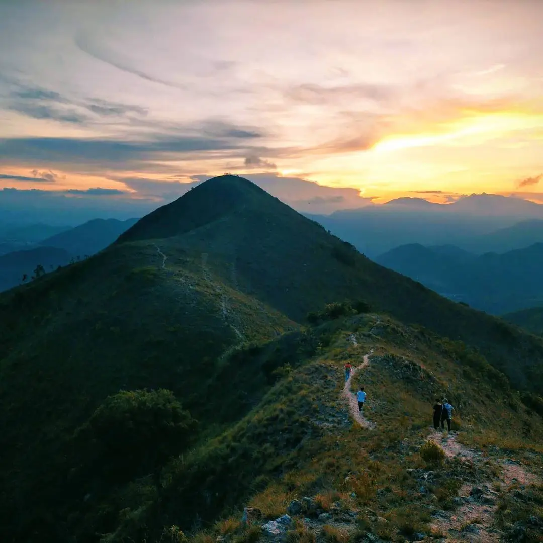 Chinh Phục Núi Cô Tiên: Kinh Nghiệm Trekking & Cắm Trại Từ A - Z