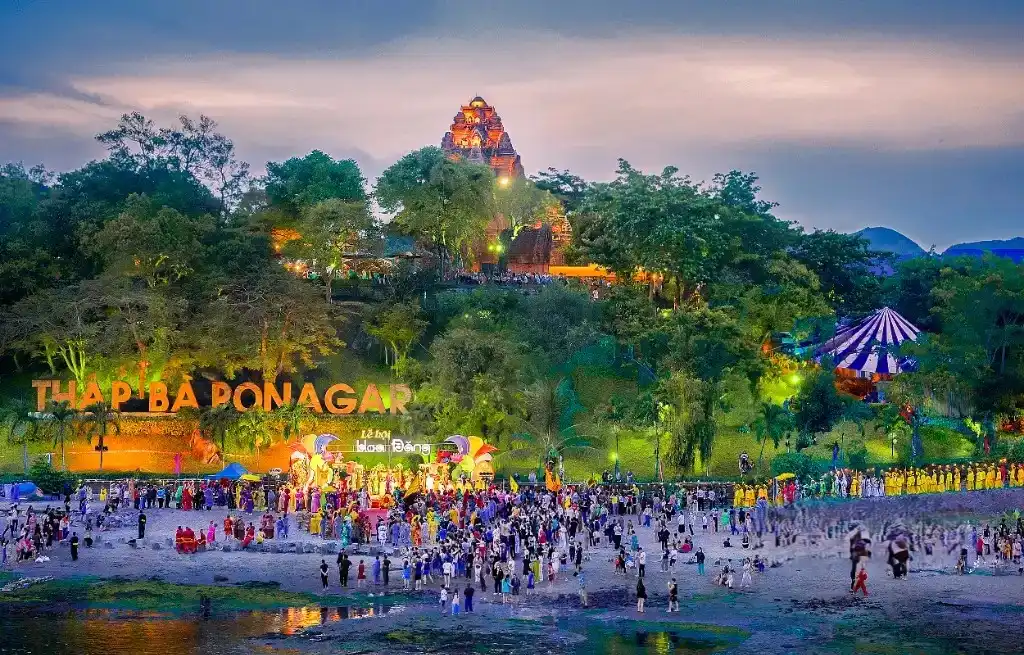 Trải Nghiệm Văn Hóa Tâm Linh Đặc Sắc: Lễ Hội Tháp Bà Ponagar Nha Trang