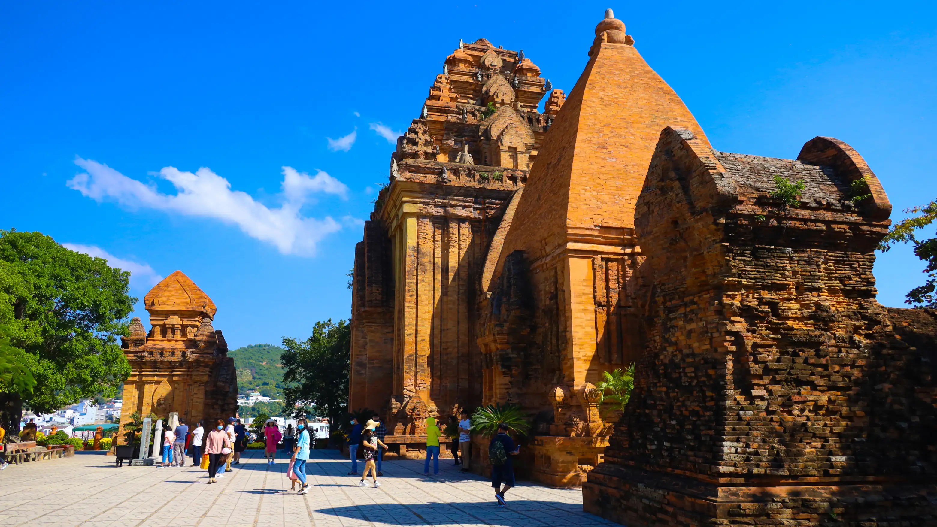 Hành Trình Về Miền Di Sản: Khám Phá Vẻ Đẹp Cổ Tháp Champa Huyền Bí